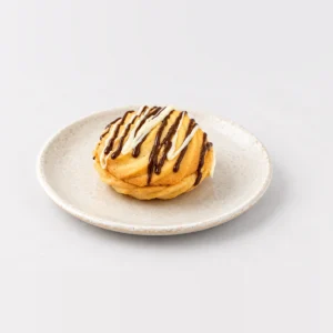Round Viennese, whole on a plate